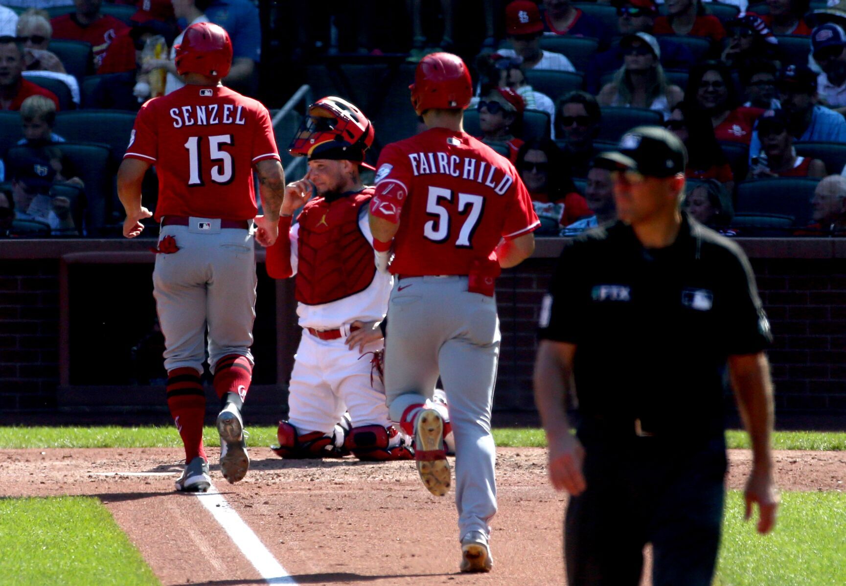 Pujols stays at 698, Reds beat Cards 3-0